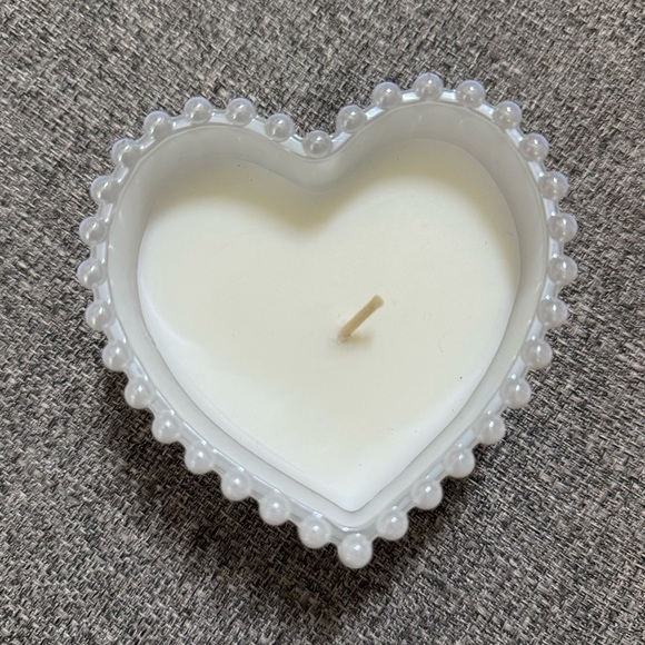 ❗️LAST FEW❗️ CHANEL White and Pink Heart Candle - Picture 6 of 6